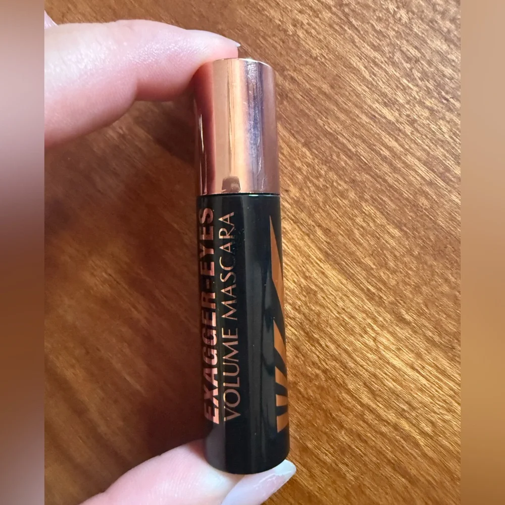 ❤️ 3/$25 Charlotte Tilbury Exagger-eyes Mascara - Black
